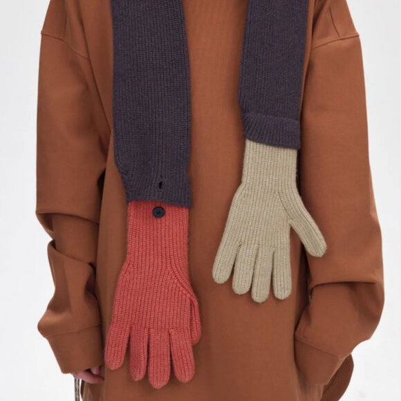 NWT/ FINGERLESS GLOVES SCARF Christmas gift 🎁 - Picture 9 of 9